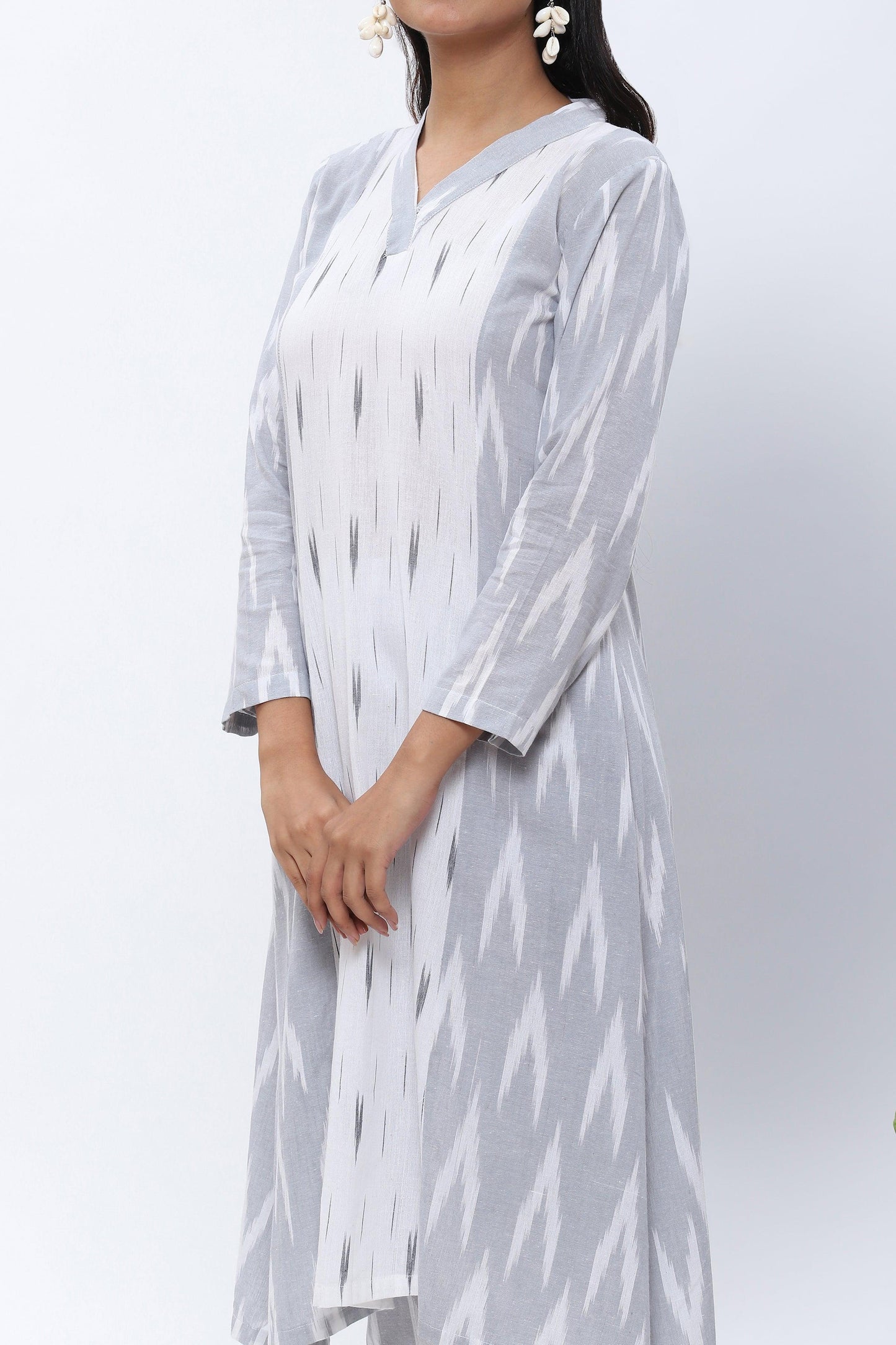 Shravani Grey and White Ikkat Kurta Set