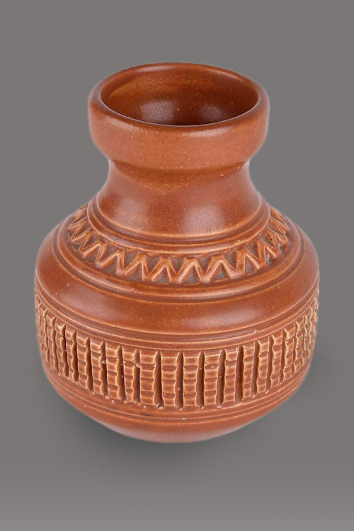 ribbed-brown-ceramic-pot-1