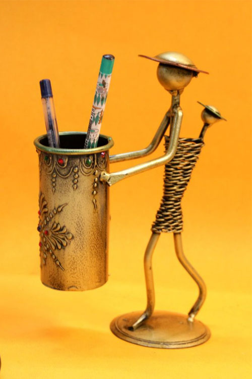 brown-wrought-iron-human-figurine-pen-stand-2