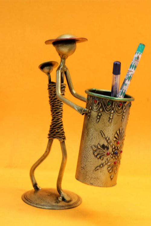 brown-wrought-iron-human-figurine-pen-stand-4