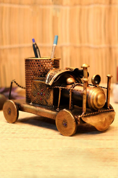 iron-engine-pen-holder-1