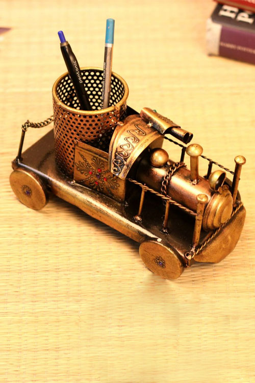 iron-engine-pen-holder-2