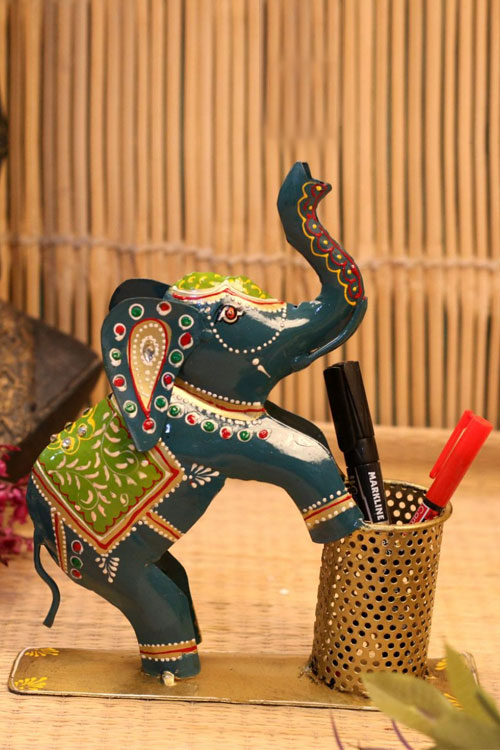 iron-painted-elephant-pen-stand-1