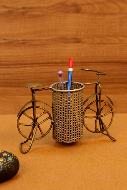 iron-painted-cycle-pen-stand-1