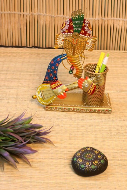 iron-painted-ganesha-pen-stand-3