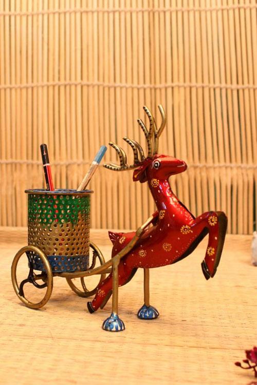 iron-printed-deer-pen-stand-1