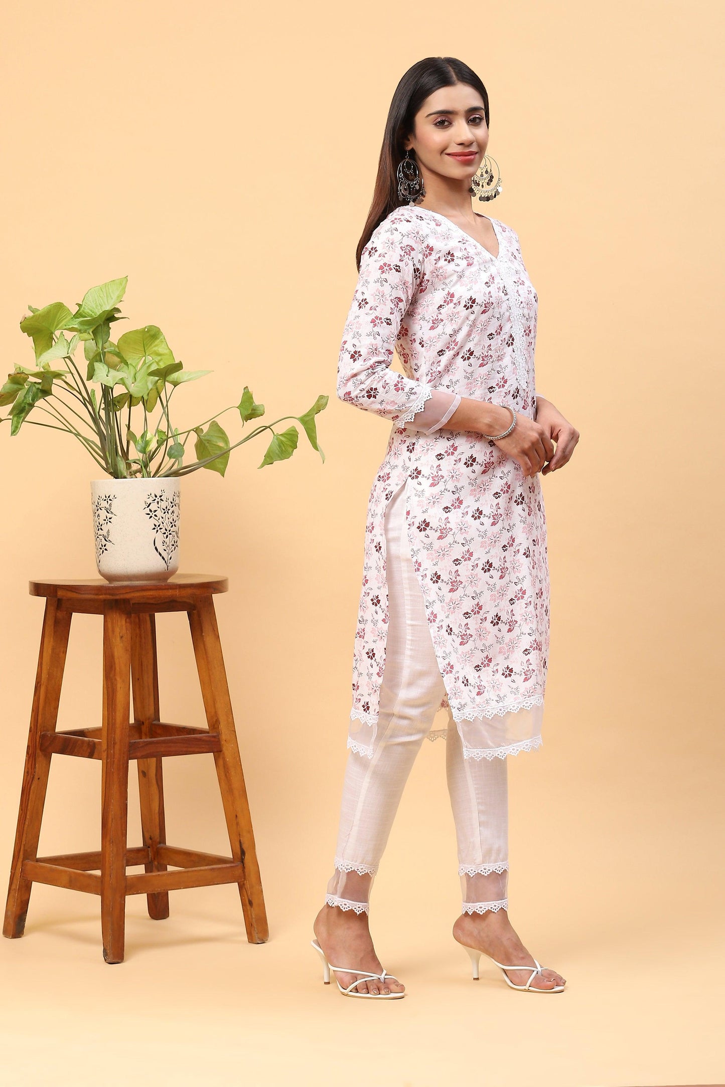 Pihu Optic White Floral Kurta Set