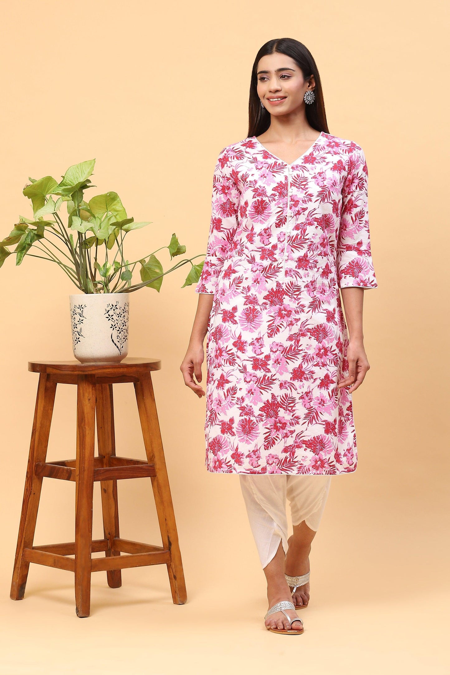 Pihu Daisy White Floral Print Kurta with Tulip Pants