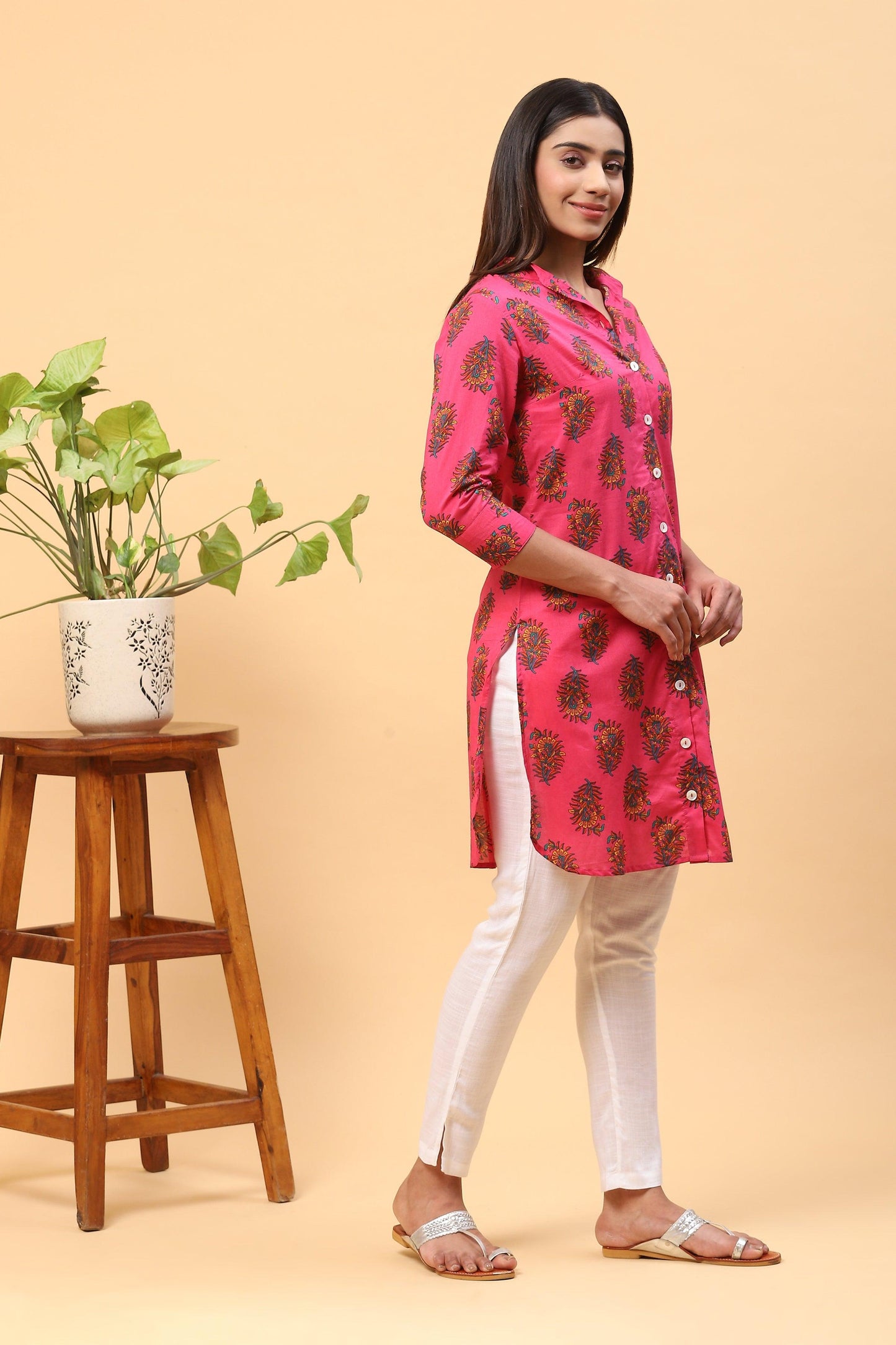 Pihu Floral Magenta Collared Kurta set