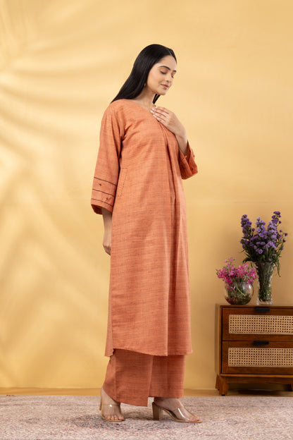 Saadgi Peach Pie V-Neck Kurta Set