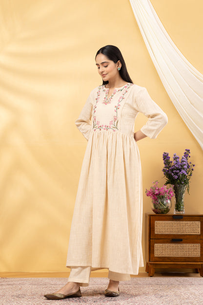 Saadgi  Oat White Embroidered Kurta Set